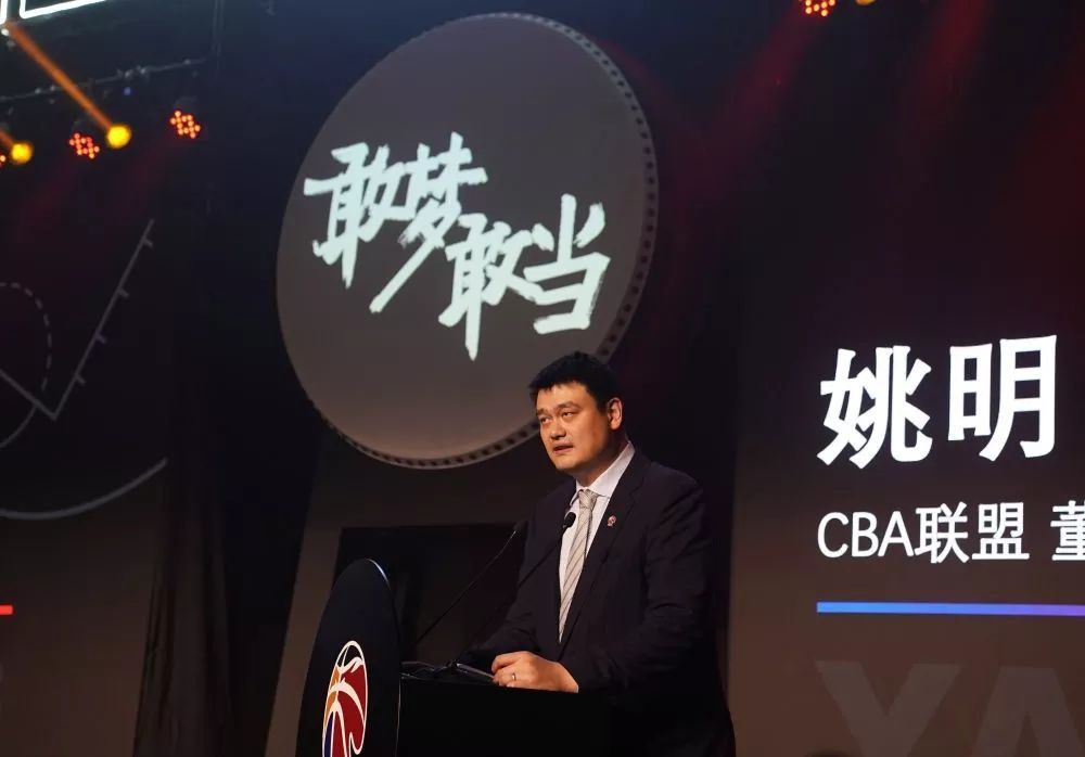 他趴我两腿中间舔我出水视频